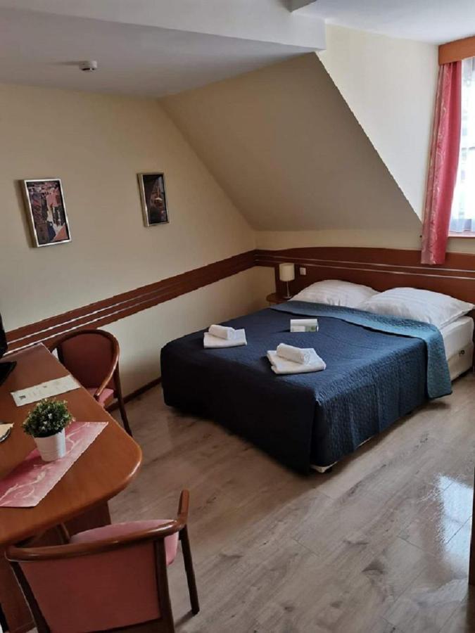 Erhardt Panzio Bed & Breakfast Sopron Ngoại thất bức ảnh